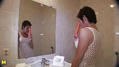 Yeni kız arkadaşım Shelby türk sineması porn ile banyo!